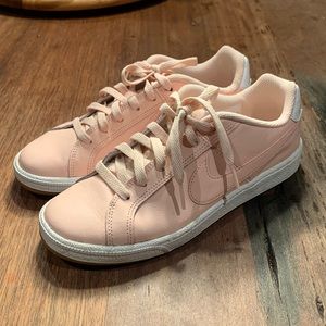 COPY - Nike sport pink running shoes. Flat bottoms
